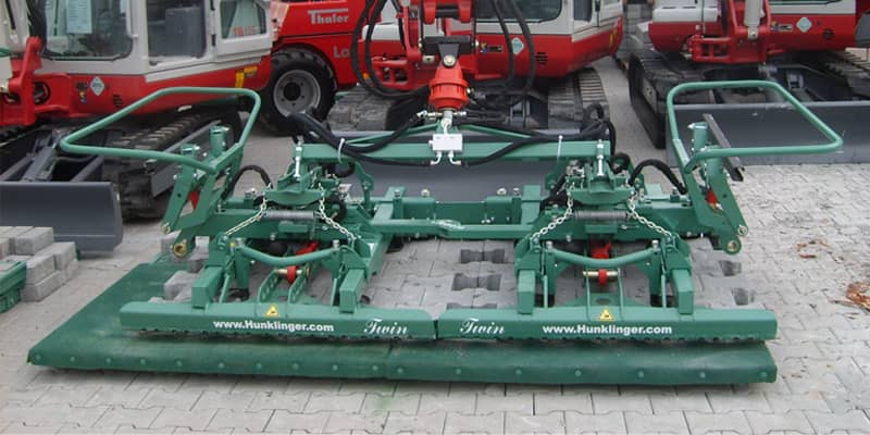 Pflastergreif P02-twin Bauma